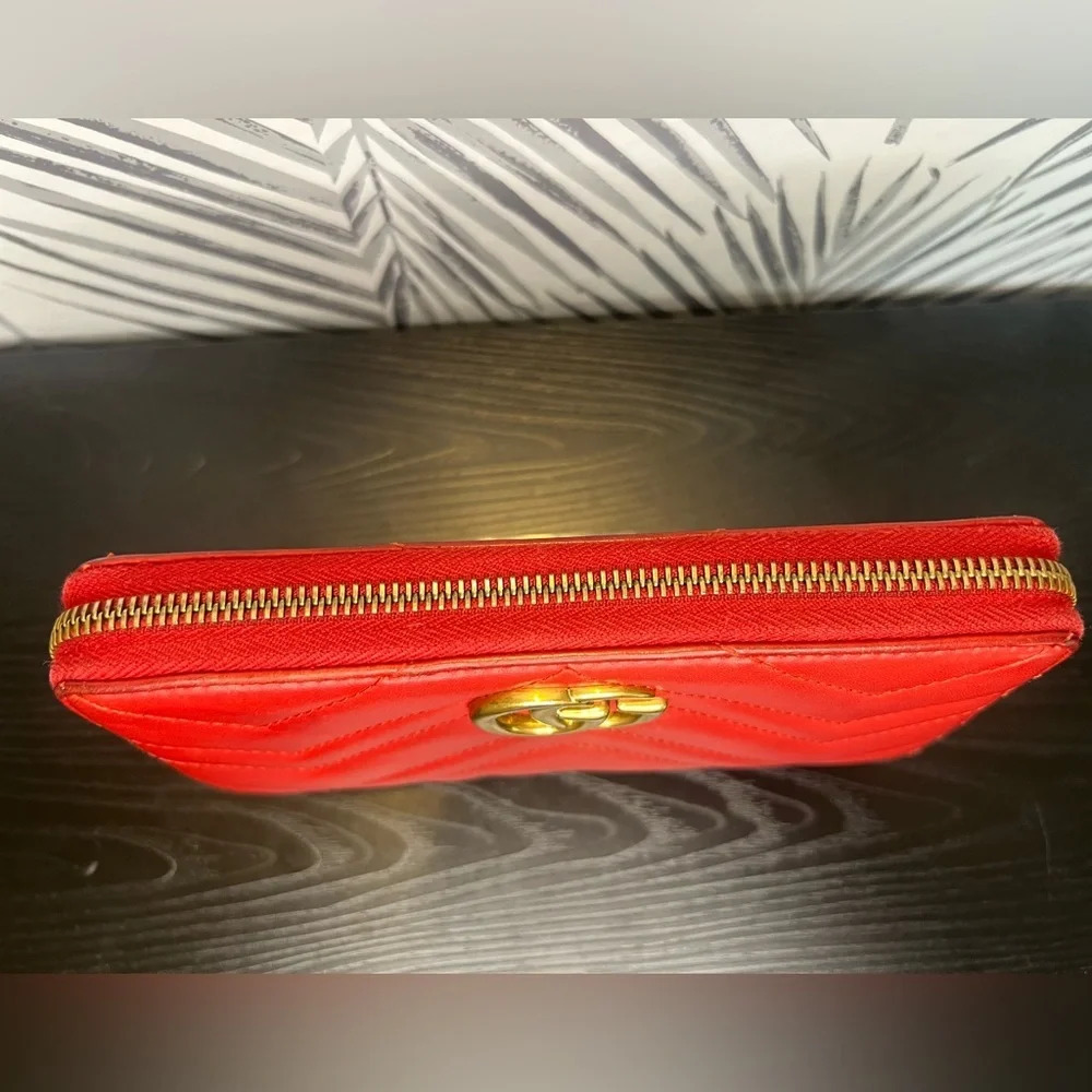 🔥 GUCCI
Calfskin GG Marmont Zip Around Wallet Hibiscus Red - Picture 5 of 14